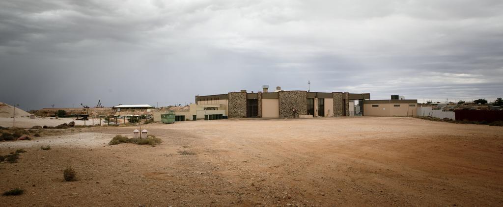 Breakaway Views 374 Alp St Hotel Coober Pedy Exterior photo